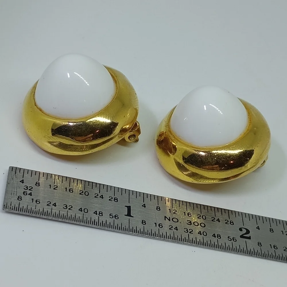 * vintage Kenneth Lane high dome white gold tone clip on earrings - Picture 2 of 8